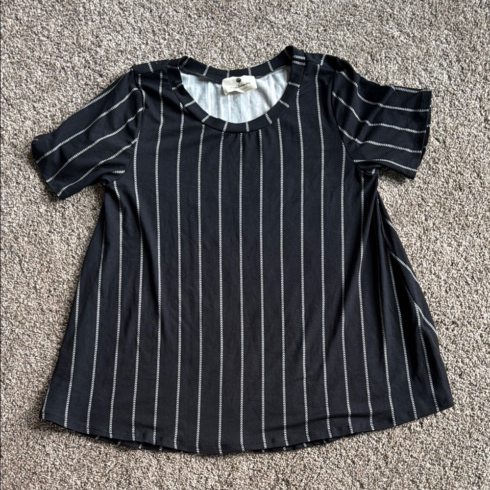 Betseys Boutique Shop Striped Women's Short Sleeve Tee NWOT
